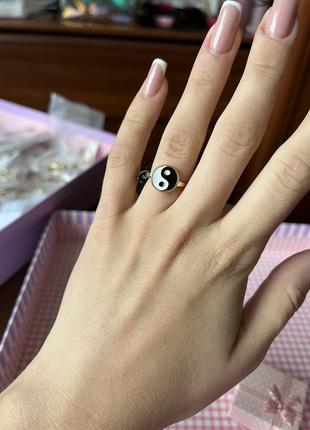 Колечко инь-янь 17 размер