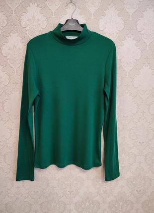 Водолазка от бренда urban revivo