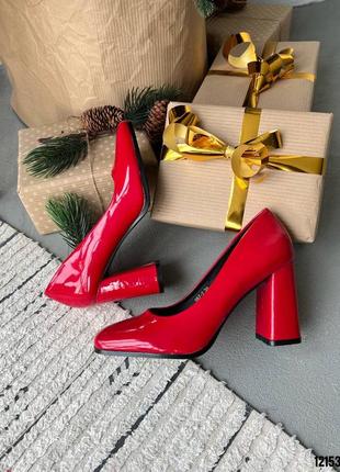 Красные лакированные лаковые туфли на высоком толстом каблуке с квадратным носом лак7 фото