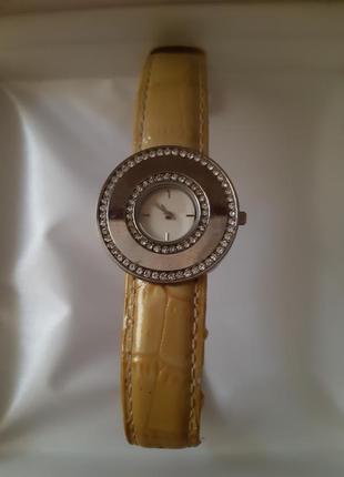 Женские часы "avon"1 фото