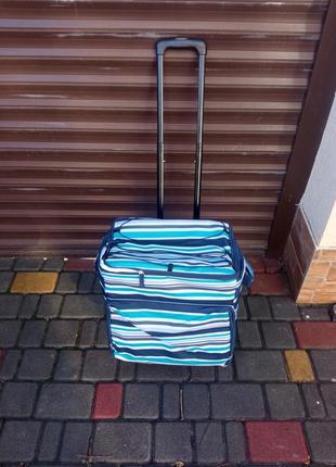 Продам абсолютно новую сумку холодильник на колесиках