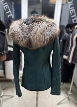 Курточка с натуральной чернобуркой 
рукав съемный2 фото