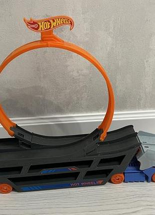 Гараж трек hot wheels  на 24 машинки