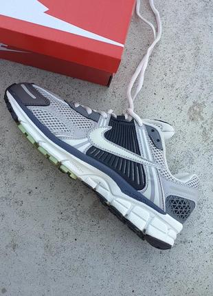 Nike zoom vomero 5 •grey black• 4