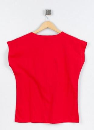 Стильная красная футболка с рисунком принтом девушка оверсайз5 фото