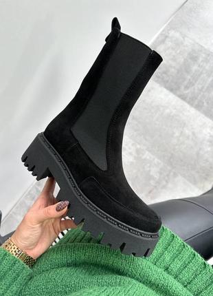 Мега стильна новинка цього сезону 😍 челсі на високій платформі (замш)