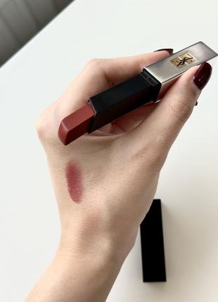 Помада ysl  rouge pur couture the slim у відтінку 1074 фото