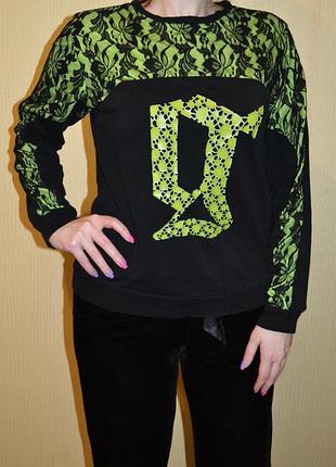 Черная спортивная кофта худи с принтом накаткой и гипюром