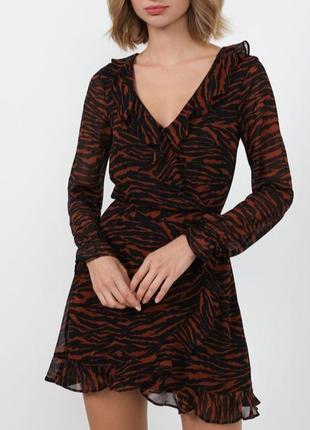 Шифоновое платье на запах с оборками и длинными рукавами тигровый принт