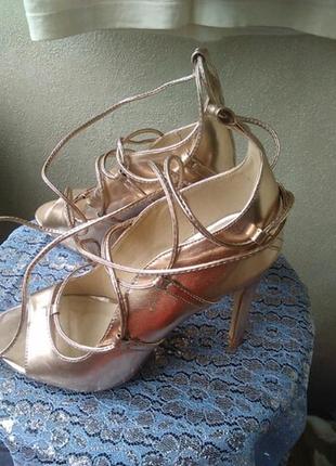 Туфлі жіночі