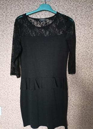 Чорне міні плаття з баскою