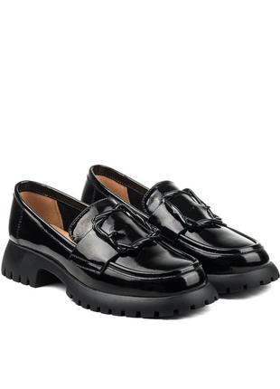Туфли женские лаковые черные на массивной подошве на массивном низком каблуке 2304т1 фото