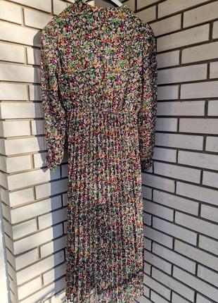 Платье с плисиированой юбкой и поясом4 фото