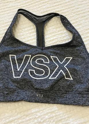 Брендовий спортивний топ