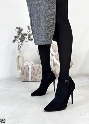 Женские туфли на каблуке с ремешком