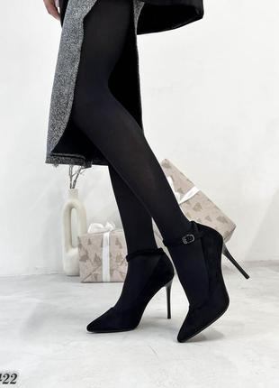 Женские туфли на каблуке с ремешком