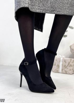 Женские туфли на каблуке с ремешком