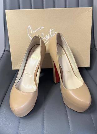 Бежевые туфли лабутены christian louboutin 38р2 фото