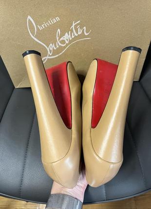 Бежевые туфли лабутены christian louboutin 38р6 фото