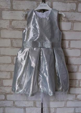 Нарядное платье на девочку серебристое серебряное7 фото