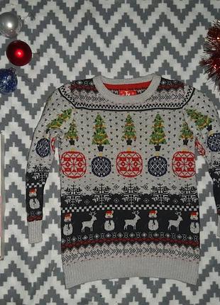 Серый новогодний рождественский свитер с елками, шариками и оленями