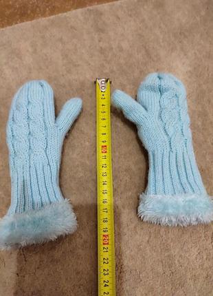 Блакитні в'язані рукавички