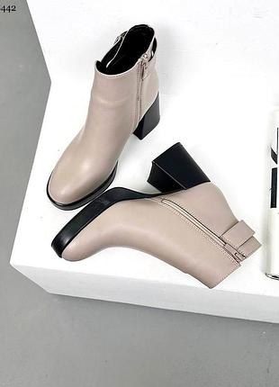 Женские ботильоны зимние демисезонные кожаные бежевые мокко на байке меховые овчины на каблуке