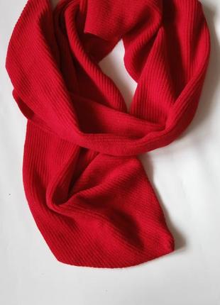 Шарф красный, яркий, теплый,рядный без дефектов,стан новой вещи