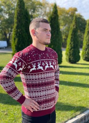 Новогодний свитер с оленями