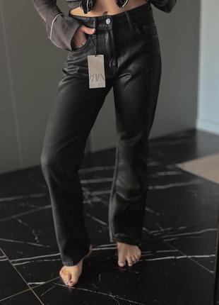 Крутые джинсы прямого кроя зара zara черные с trf покрытием, металлизированные2 фото