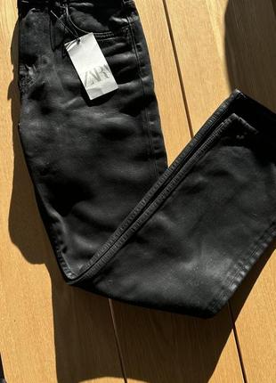 Крутые джинсы прямого кроя зара zara черные с trf покрытием, металлизированные8 фото