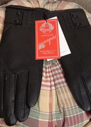 Новые кожаные перчатки размер 8 на  шерстяной  подкладке