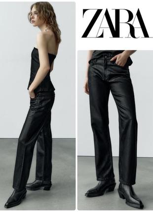 Джинсы чёрные зара zara с покрытием trf, блестящие, под кожу