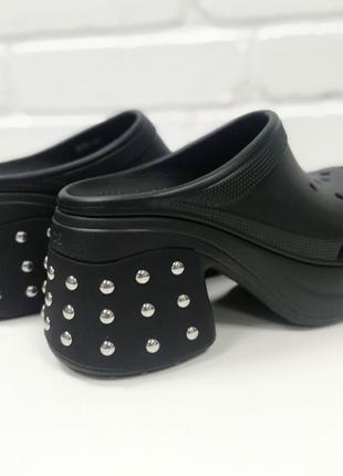 Клоги на платформі на підборах crocs	siren studded clog