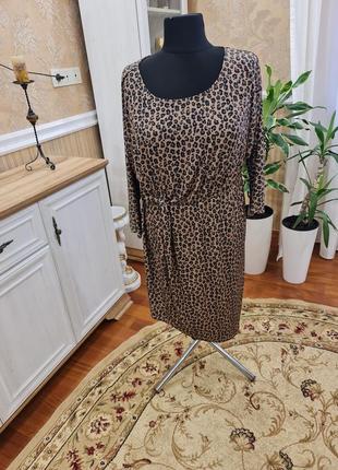 Современное новое трикотажное платье с тигровым принтом р.601 фото