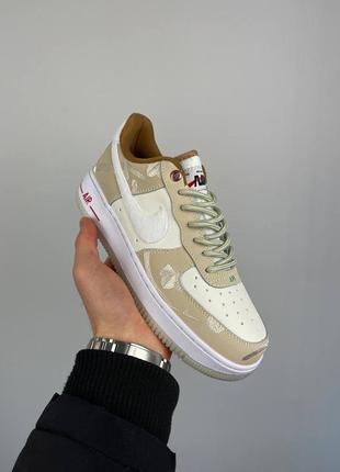 Прекрасные женские кроссовки nike air force 1 '07 lx fd4341-101 бежевые с молочным кастомная вышивка4 фото