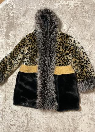 Жіноча шубка з леопардовим принтом