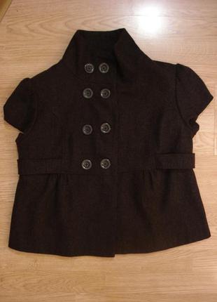 Короткий шерстяной пиджак с баской5 фото
