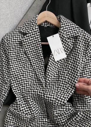 Платье в гусиную лапку с открытой спинкой zara