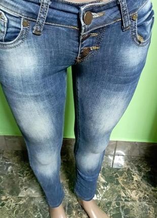 Красиві джинси жіночі облягаючі9 фото