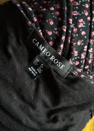 Короткое черное платье с цветочным принтом от cameo rose8 фото