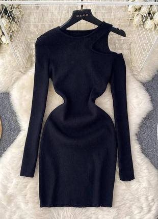 Платье короткое однонтонное на длинный рукав с вырезом качественная стильная трендовая черная серая