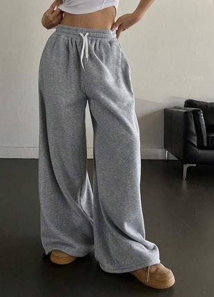 Спортивные женские брюки серые однотонные теплые на флисе на высокой посадке с карманами качественные стильные трендовые5 фото