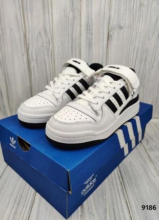 Adidas forum low white black