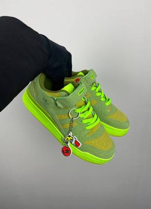 Крутезні кастомні кросівки adidas forum low the grinch green hp6772 зелені4 фото