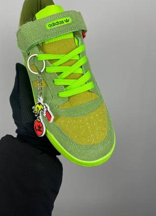 Крутезні кастомні кросівки adidas forum low the grinch green hp6772 зелені3 фото