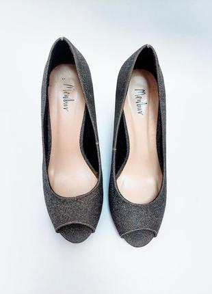 Новые женские серые с блестками туфли босоножки на шпильке с открытым носком от бренда menbur. сток2 фото