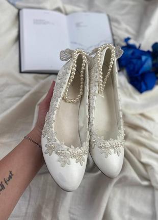 Дуже ніжні вінтажні весільні туфельки