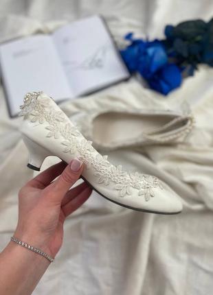 Очень нежные винтажные свадебные туфельки2 фото