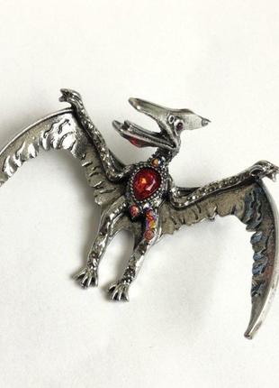 Брох-кулон дракон серебряный металл, красные и бензин стразы 53x34м+-
